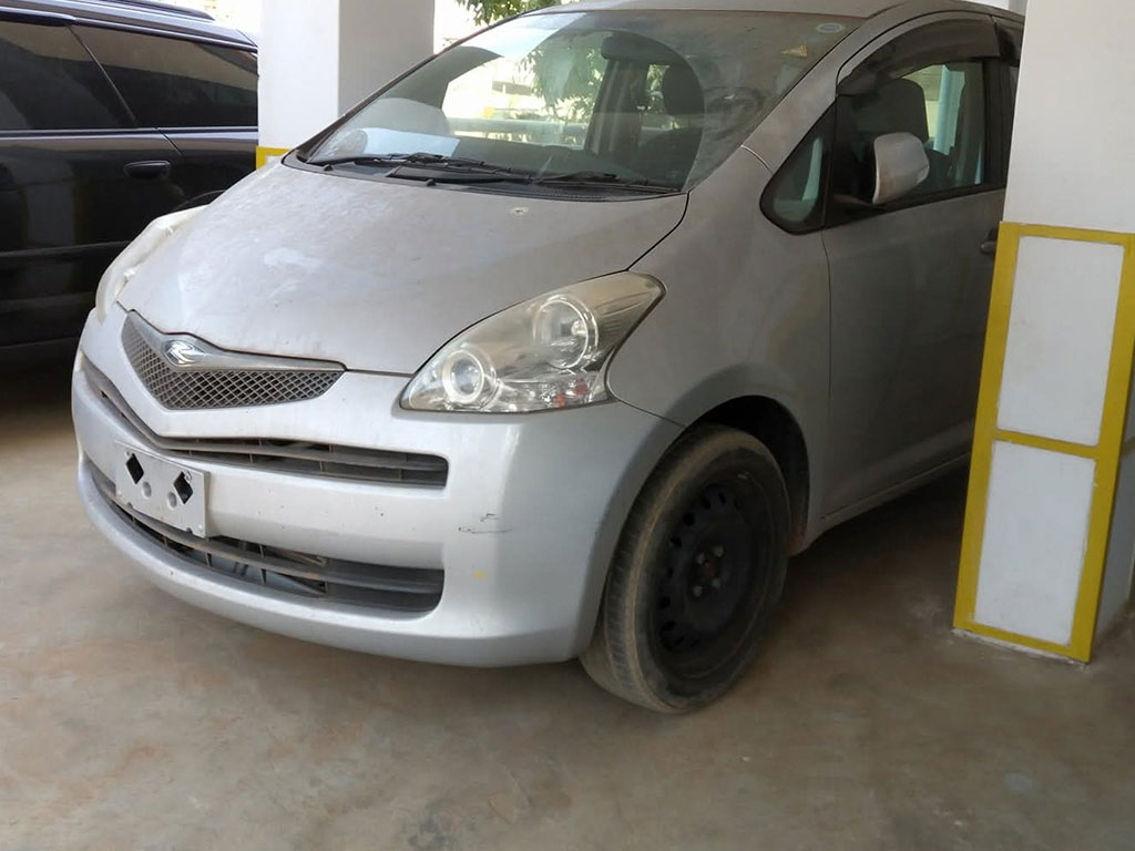 toyota-ractis-02