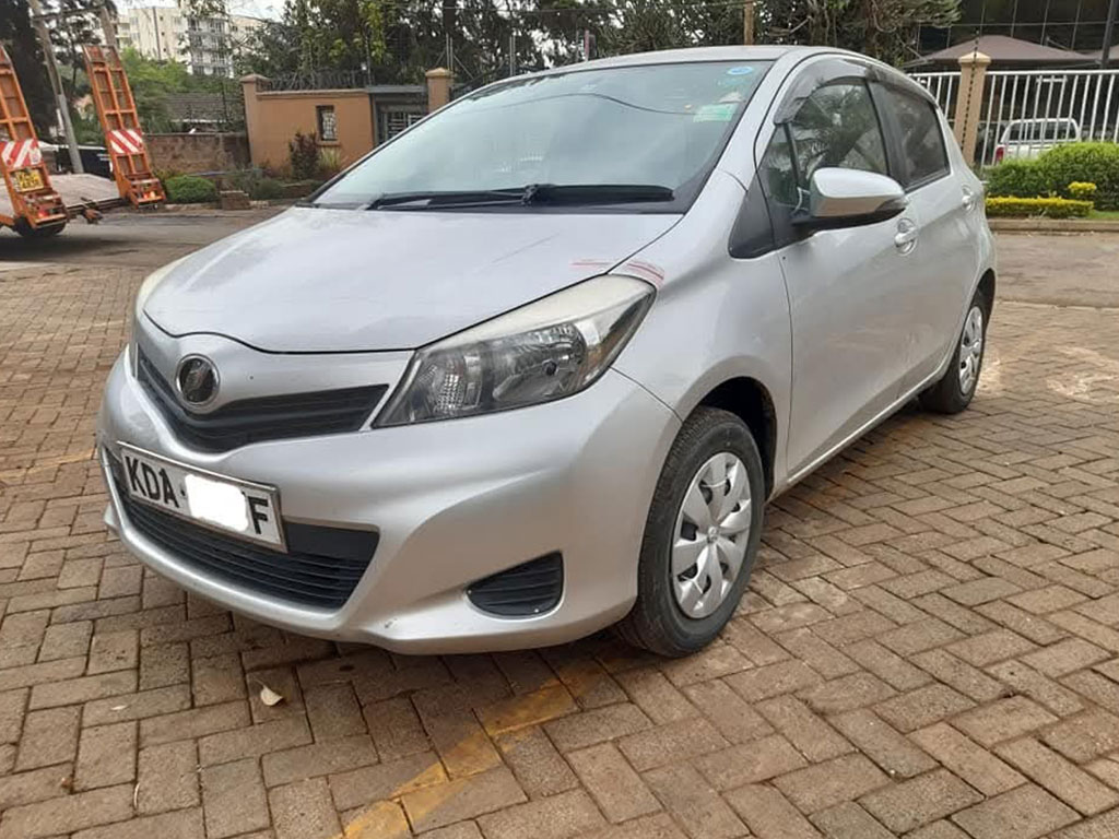 toyota-vitz-01